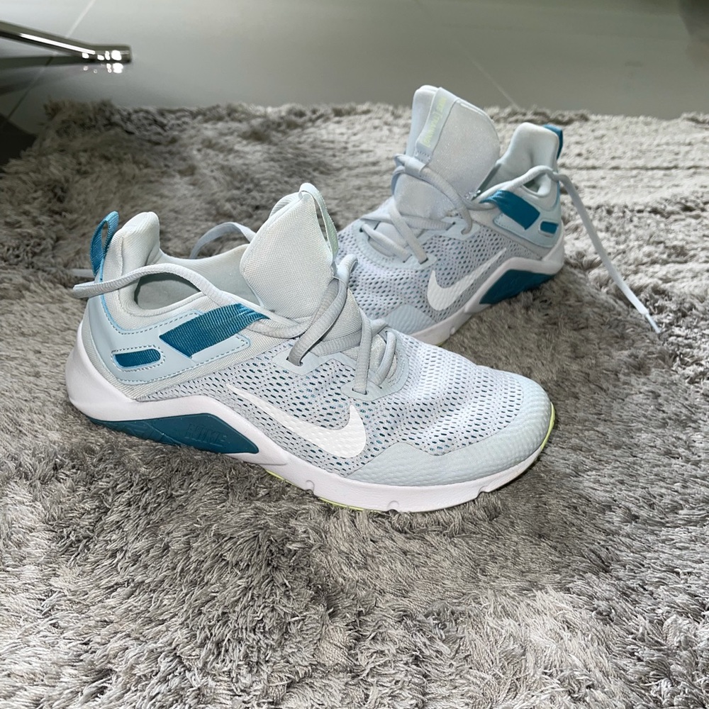 Nike Women’s Essential Mesh Training